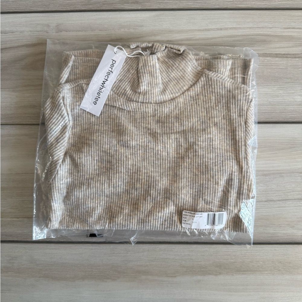 Perfect White Tee Noelle Sweater Rib Turtleneck Top Tan Small NWT IN PACKAGE - Picture 10 of 10